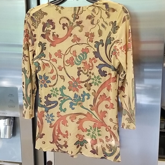 💕LOVE AMOUR💕 Mesh 3/4 Length Print Vneck Top - Picture 2 of 6